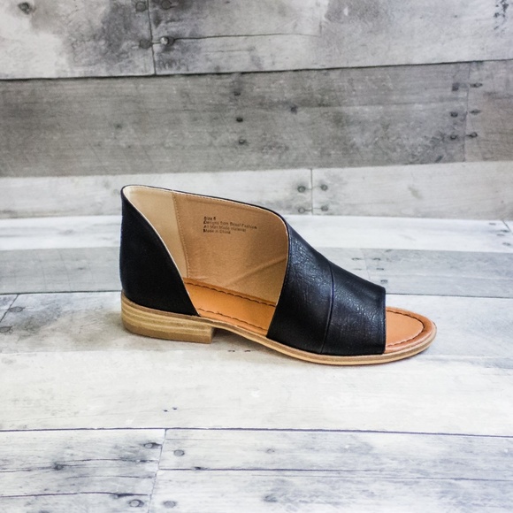 Shoes - 'Lotus' Flats